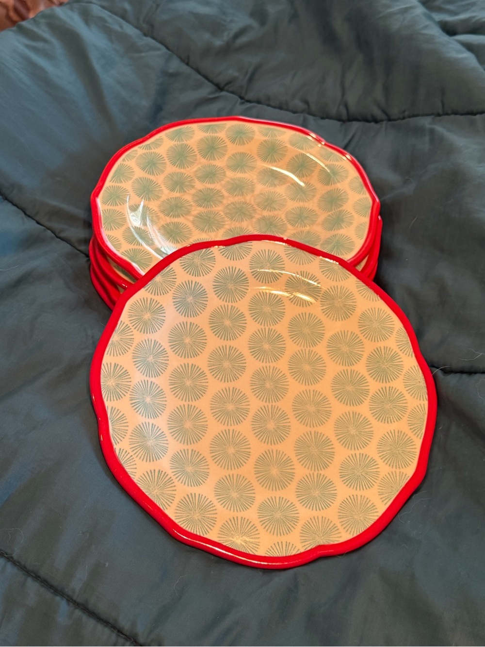 Pioneer Woman Vintage Happiness Salad Plates are a set of 5